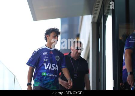 IPA85582286 – 41 Arvid Lindblad (GRB), Visa CashApp Racing Bulls, VCARB 03 Red Bull-Ford, während des Großen Preises von Spanien, Barcelona, 11.–14. Juni 2026, Montmeló, Formel-1-Weltmeisterschaft 2026. Stockfoto