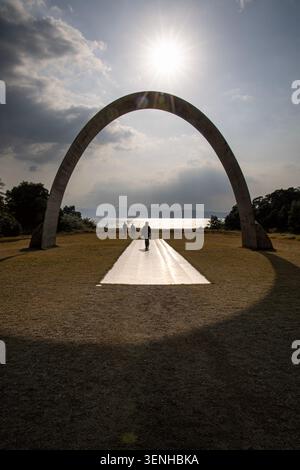 Porte vers l'infini (2019) von Lee Ufan, Lee Ufan Museum, Naoshima Island, Japan Stockfoto