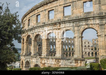 Antike römische Amphitheater in Pula Kroatien historische Steinarchitektur Ruinen Stockfoto