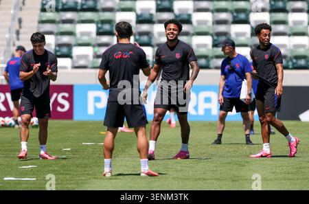Los Angeles, USA. Juni 2026. Weston McKennie (3. R) vom Team USA nimmt am 11. Juni 2026 an einem Training vor dem Gruppenspiel gegen Paraguay bei der FIFA Fussball-Weltmeisterschaft 2026 in Los Angeles Teil. Quelle: Mao Siqian/Xinhua/Alamy Live News Stockfoto