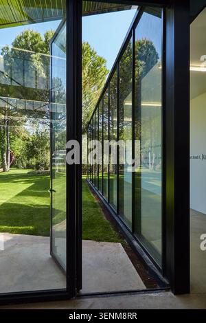Stock-Serie über den französischen Bildhauer Bernar Venet bei der Venet Foundation, mit offenen Interviews, seinem privaten Atelier und Galerieräumen. Stockfoto