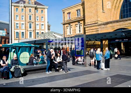 Kings Cross Square und Great Northern Hotel, Kings Cross, London, England Stockfoto