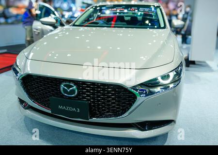 Grau Mazda 3. Thailand, Bangkok 07. april 2024. Stockfoto