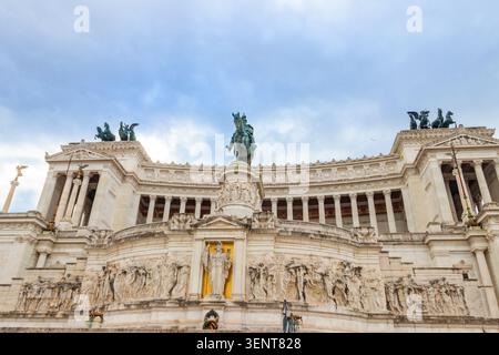 Victor Emmanuel II. National Monument, auch bekannt als Vittoriano oder Altare della Patria („Altar des Vaterlandes“) in Rom, Italien Stockfoto