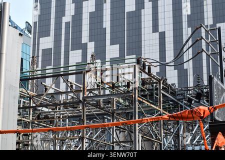Toronto, Ontario, Kanada - 17. Mai 2026: Nahaufnahme des Gebäudes der John Transformer Station an der Wellington Street in der Innenstadt von Toronto Stockfoto