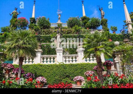 Barocker Terrassengarten des Borromeo-Palastes mit Blick auf den Lago Maggiore, Isola Bella (eine der Borromäischen Inseln), Stresa, Italien Stockfoto