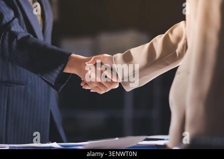 Business Partner die Hände schütteln. Konzept der Partnerschaft Stockfoto