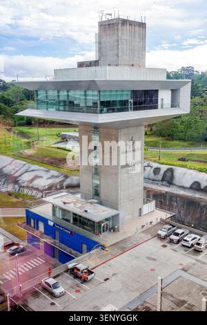 Panamakanal, Agua Clara Schleusen, Agua Clara Besucherzentrum, Kontrollturm, Canal de Panama, moderne Architektur, technisches Wahrzeichen, Schleusenbetriebszentrum, Stockfoto