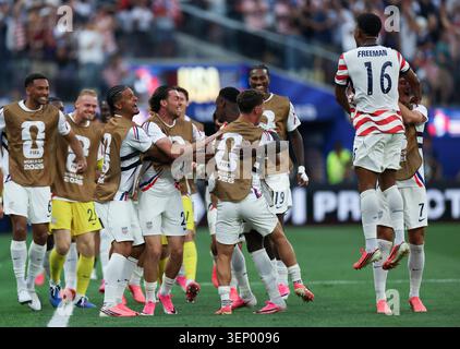 Los Angeles, USA. Juni 2026. Players of the United States feiert das Tore beim Spiel der Gruppe D zwischen den USA und Paraguay bei der FIFA Fussball-Weltmeisterschaft 2026 im Los Angeles Stadium in Los Angeles, USA, am 12. Juni 2026. Quelle: Mao Siqian/Xinhua/Alamy Live News Stockfoto