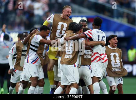 Los Angeles, USA. Juni 2026. Players of the United States feiert das Tore beim Spiel der Gruppe D zwischen den USA und Paraguay bei der FIFA Fussball-Weltmeisterschaft 2026 im Los Angeles Stadium in Los Angeles, USA, am 12. Juni 2026. Quelle: Mao Siqian/Xinhua/Alamy Live News Stockfoto