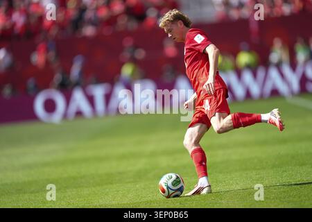 Toronto, Kanada. Juni 2026. Jacob SHAFFELBURG #14 von Kanada hat den Ball beim Spiel der Gruppe B der FIFA Fussball-Weltmeisterschaft 2026 zwischen Kanada und Bosnien und Herzegowina im Toronto Stadium bestanden. Am 12. Juni 2026 in Toronto, Kanada. (Foto: Leonardo Ramirez/ Credit: Eyepix Group/Alamy Live News Stockfoto