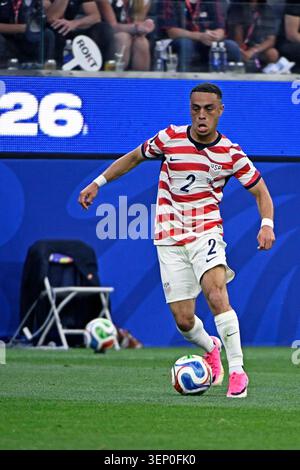 Juni 2026; Los Angeles Stadium, Los Angeles, Kalifornien, USA; FIFA Fussball-Weltmeisterschaft, USA gegen Paraguay; Sergino Dest aus den Vereinigten Staaten läuft mit dem Ball Stockfoto