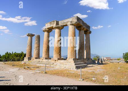 Antike Tempel der Apollo Säulen in Korinth, Griechenland Stockfoto