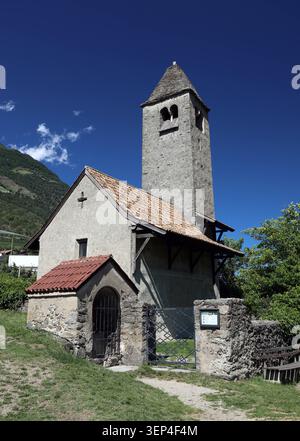 Ein Sommertag in Naturns, Naturno, nähe Meran, hier der Blick auf das St. Prokulus Kirchlein, Kirche, Fresken, Altertum, Meraner Land, Südtirol, Südtirol, Südtirol, Tourismus, Vinschgau, Vinschgau *** Ein Sommertag in Naturn, bei Meran, hier der Blick auf die Kirche St. Prokulus, Kirche, Fresken, Antike, Meran Region, Südtirol, Südtirol, Südtirol, Tourismus, Vinschgau, Vinschgau Stockfoto
