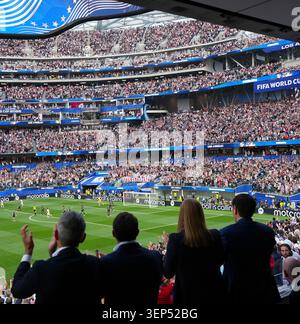 Los Angeles, Usa. Juni 2026. US-Außenminister Marco Rubio (R) nimmt am 2026 Freitag, den 12. Juni 2026, am Start der World Cup Gruppe D zwischen den USA und Paraguay im Los Angeles Stadium in Los Angeles Teil. Foto: US State Department/UPI Credit: UPI/Alamy Live News Stockfoto
