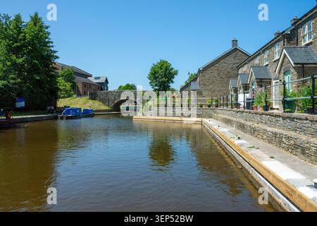 Wir nähern uns dem Brecon Basin, dem Endbahnhof des Monmouthshire and Brecon Canal in Brecon, Powys, Wales, Großbritannien Stockfoto