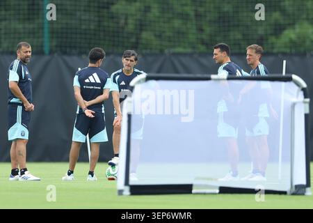 L to R Argentinas Trainer Walter Samuel, Pablo Aimar, Fabian Ayala, Cheftrainer Lionel Scaloni und Matias Mana nehmen am 13. Juni 2026 an einer Trainingseinheit während des Fußballturniers der FIFA Fussball-Weltmeisterschaft 2026 im Sporting KC Training Centre in Kansas CITY Teil Foto: Alejandro PAGNI PHOTOxPHOTO KANSAS CITY VEREINIGTE STAATEN Copyright: XALEJANDROxPAGNIx Stockfoto