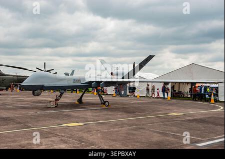 RAF Cosford, Vereinigtes Königreich. Sonntag, den 14. Juni 2026; Ein General Atomics Reaper MQ-9, ehemals Mitglied der Royal Air Force, sitzt auf der RAF Cosford Air Show 2026 und ist damit das erste Mal, dass ein ferngesteuertes Luftsystem („Remote Pilot Air System“, RPAS) auf einer britischen Airshow statisch gezeigt wurde. Credit JTW Aviation Images / Alamy Live News. Stockfoto