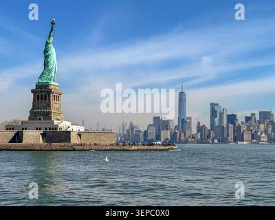 New York City, NY, USA, Blick auf die Freiheitsstatue, New York Harbor (Designer: Frederic Auguste Bartholdi) Manhattan Stockfoto