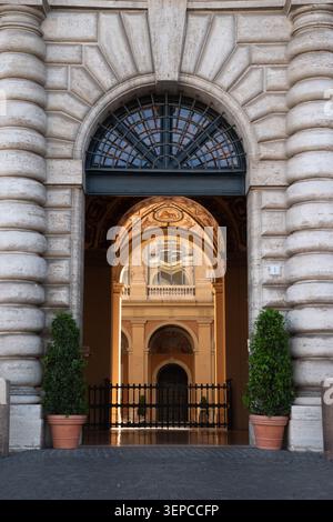 Architektonische Details der Archbasilika St. Johannes Lateran in Rom, Italien Stockfoto