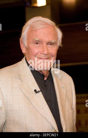 Joachim Blacky Fuchsberger, bekannt als Showmaster und Schauspieler, war zu Gast bei Johannes B. Kerner. Die Aufnahme entstand am 6. Mai 2008 in Hamburg. Stockfoto