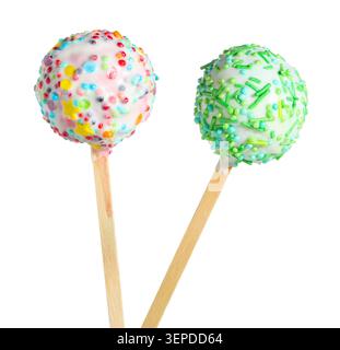 Zwei leckere Kuchen-Pops mit Streuseln auf weiß Stockfoto