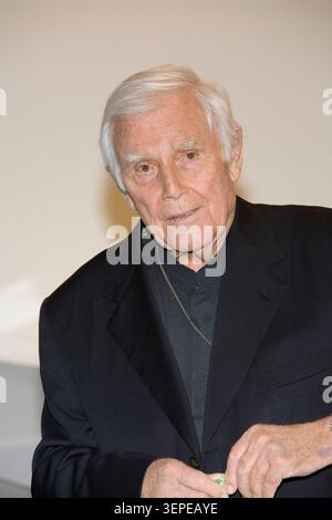 Joachim Fuchsberger, Schauspieler und Moderator, zu Gast bei Markus Lanz in Hamburg am 27.01.2011. Stockfoto