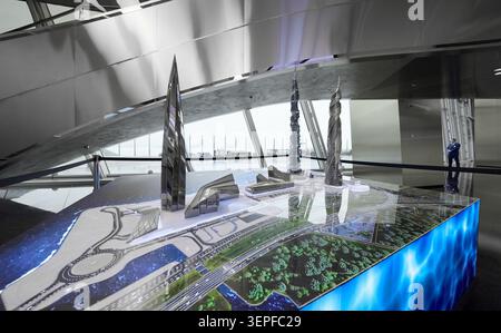 Russland, St.Petersburg, 13. März 2025: Innenräume des Wolkenkratzers Lakhta Center - Bürogebäude der Ölgesellschaft Gazprom, eine Aussichtsplattform Stockfoto