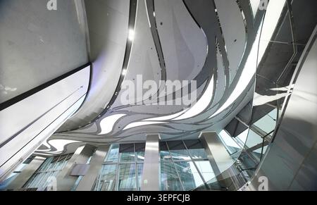 Russland, St.Petersburg, 13. März 2025: Innenräume des Wolkenkratzers Lakhta Center - Bürogebäude der Ölgesellschaft Gazprom, eine Aussichtsplattform Stockfoto