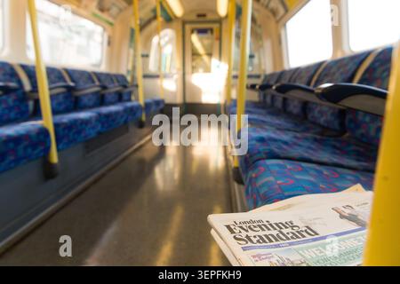 Leerer U-Bahn-Wagen in London Stockfoto