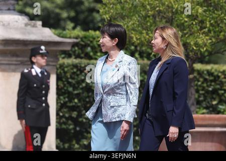 Rom, Italien. Juni 2026. Rom, Italien - 15. Juni 2026: In der Villa Pamphilj trifft sich Premierminister Giorgia Meloni mit dem japanischen Premierminister Sanae Takaichi. Die Tagung bekräftigt die Stärke der bilateralen Beziehungen und das gemeinsame Engagement für die Stärkung der Zusammenarbeit und Freundschaft zwischen Italien und Japan in Schlüsselbereichen von strategischem Interesse. Quelle: Unabhängige Fotoagentur/Alamy Live News Stockfoto