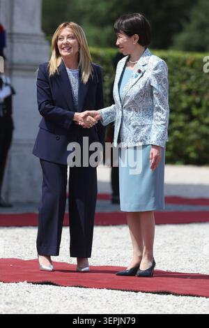 Rom, Italien. Juni 2026. Rom, Italien - 15. Juni 2026: In der Villa Pamphilj trifft sich Premierminister Giorgia Meloni mit dem japanischen Premierminister Sanae Takaichi. Die Tagung bekräftigt die Stärke der bilateralen Beziehungen und das gemeinsame Engagement für die Stärkung der Zusammenarbeit und Freundschaft zwischen Italien und Japan in Schlüsselbereichen von strategischem Interesse. Quelle: Unabhängige Fotoagentur/Alamy Live News Stockfoto