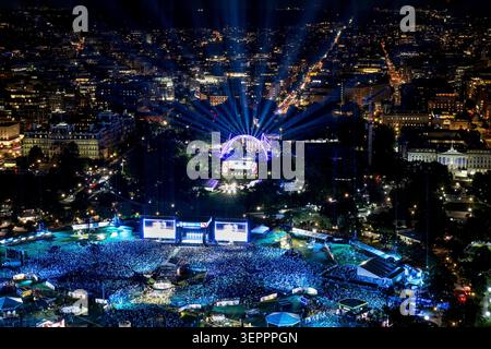 Washington, Usa. Juni 2026. Die Ultimate Fighting Championship Freedom 250 Octagons at the Ellipse and South Lawn of the White House, 14. Juni 2026 in Washington, DC die Veranstaltung findet im Rahmen der Geburtstagsfeier für Präsident Donald Trump statt und ist das erste Mal, dass ein kommerzielles Geschäft im Haus des Volkes inszeniert wurde. Quelle: Patrick Ruddy/White House Photo/Alamy Live News Stockfoto