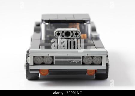 Vorderansicht des LEGO Car Dodge Ladegeräts Stockfoto