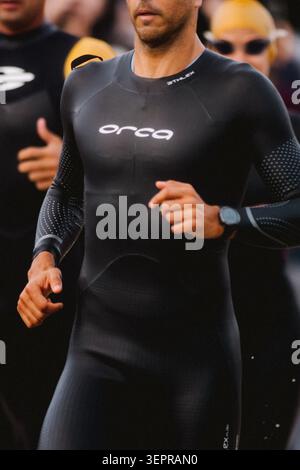 31. MAI 2026, BRASILIEN: Nahaufnahme eines Konkurrenten in einem Orca-Neoprenanzug bei Ironman 70,3 Florianopolis. (Foto: Juliano Ferreira) Stockfoto