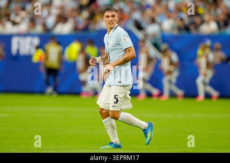 Miami, USA. Juni 2026. Manuel Ugarte (Uruguay) sieht beim Spiel der Gruppe H der FIFA-Weltmeisterschaft 2026 zwischen Saudi-Arabien und Uruguay am 15. Juni 2026 im Miami-Stadion an. (Foto: Alex Gottschalk/DeFodi Images) Credit: DeFodi GmbH & Co. KG/Alamy Live News Stockfoto