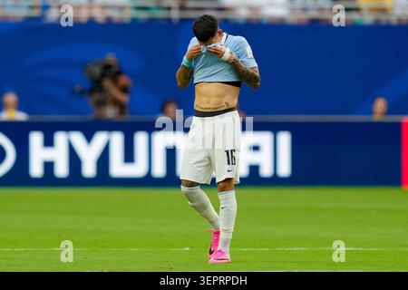 Miami, USA. Juni 2026. Mathias Olivera (Uruguay) sieht beim Spiel der Gruppe H der FIFA Fussball-Weltmeisterschaft 2026 zwischen Saudi-Arabien und Uruguay am 15. Juni 2026 im Miami Stadium vor. (Foto: Alex Gottschalk/DeFodi Images) Credit: DeFodi GmbH & Co. KG/Alamy Live News Stockfoto