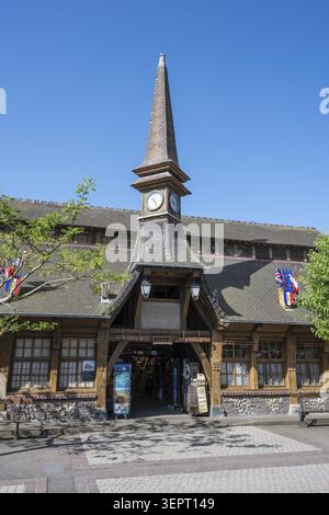 Alte Markthalle, Le Vieux Marche in Etretat mit einem unverwechselbaren Glockenturm auf dem zentralen Platz Marechal Foch, traditionelle Holzarchitektur Stockfoto