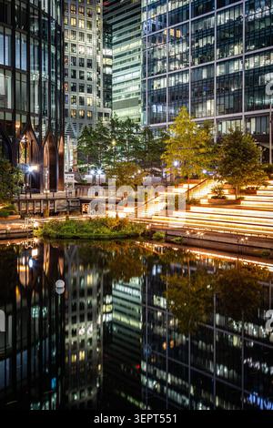 Canary Wharf in der Nacht Stockfoto