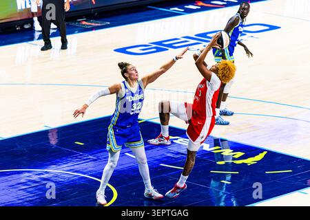 Arlington, USA. Juni 2026. Nalyssa Smith (3) versucht einen Schuss während des Spiels Dallas Wings vs Las Vegas Aces im Commissioner's Cup im College Park Center am 15. Juni 2026 in Arlington, Texas. (Foto: Cody Grubbs/SIPA USA) Credit: SIPA USA/Alamy Live News Stockfoto