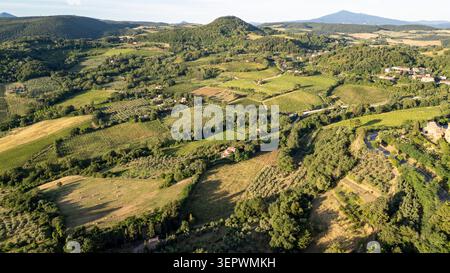 Arial Drohne Blick auf das Val d'Orcia, Provinz Siena, Toskana, Italien Stockfoto