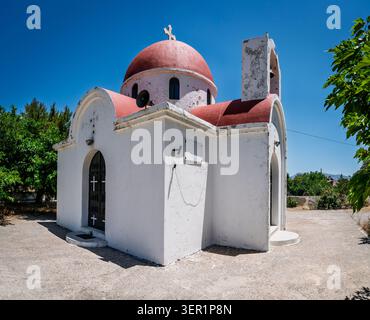 Kleine griechisch-orthodoxe Kirche im Dorf Plati auf Kreta, Griechenland Stockfoto