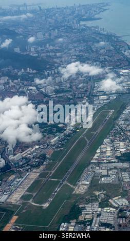 Luftaufnahme des Penang International Airport in Bayan Lepas, Malaysia Stockfoto