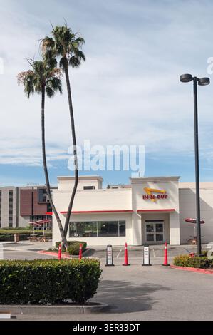 Burbank, Kalifornien, USA - 5. April 2026. In-N-Out Burger ist eine regionale amerikanische Kette von Fast-Food-Restaurants mit Standorten in Kalifornien Stockfoto
