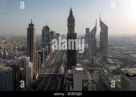 Dubai, VAE - aus der Vogelperspektive auf die Shaikh Zayed Road Dubai Stockfoto