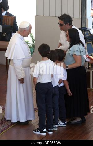 Citta Del Vaticano, Italien. Juni 2026. Vatikanstadt – Italien, 17. Juni 2026: Papst Leo XIV. Führt die Generalaudienz am Mittwoch auf dem Petersplatz. Heute Morgen versammelten sich Tausende Gläubige und Pilger aus aller Welt auf dem Petersplatz, um an der Generalaudienz am Mittwoch mit Papst Leo XIV. Teilzunehmen. Es war ein Moment des Gebets, des Zuhörens und der Gemeinschaft, der den Platz mit Hoffnung, Reflexion und Freude erfüllte. Quelle: Unabhängige Fotoagentur/Alamy Live News Stockfoto
