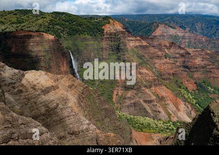 Waimea Canyon Wasserfall Aus Der Vogelperspektive Kauai Hawaii Stockfoto