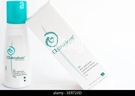 Hormonersatztherapie. Eine Pumpflasche mit Östrogengel zur Linderung der Wechseljahresbeschwerden Stockfoto