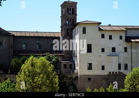 Basilika St. Bartholomäus auf der Insel (Basilica di San Bartolomeo all'Isola) auf der Tiberinsel in rom, Italien Stockfoto