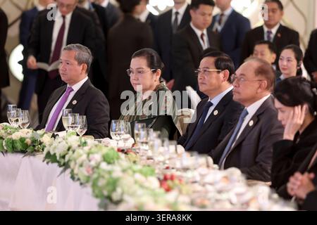 Kasan, Russland. Juni 2026. Von links sitzend: Der kambodschanische Premierminister Hun Manet, der laotische Vizepräsident Pany Yathotvou, der laotische Premierminister Sonexay Siphandone und der malaysische Premierminister Anwar Ibrahim nehmen an einem Staatsempfang zum Russland-ASEAN-Gipfel teil, der vom russischen Präsidenten Wladimir Putin im staatlichen Akademischen Theater Galiasgar Kamal Tatar am 17. Juni 2026 in Kasan veranstaltet wurde. Quelle: Stepan Pugachev/Roscongress Foundation/Alamy Live News Stockfoto